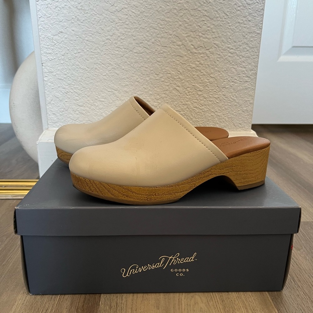 women’s clogs - cream (size 5 1/2)